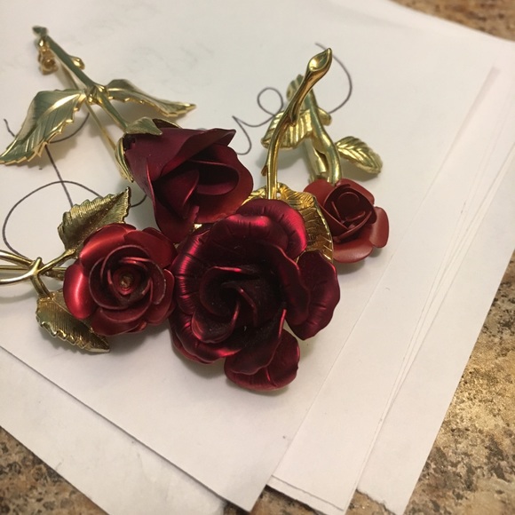 💥FREE w/ANY PURCHASE🌹Vintage Rose Brooch - Picture 4 of 4